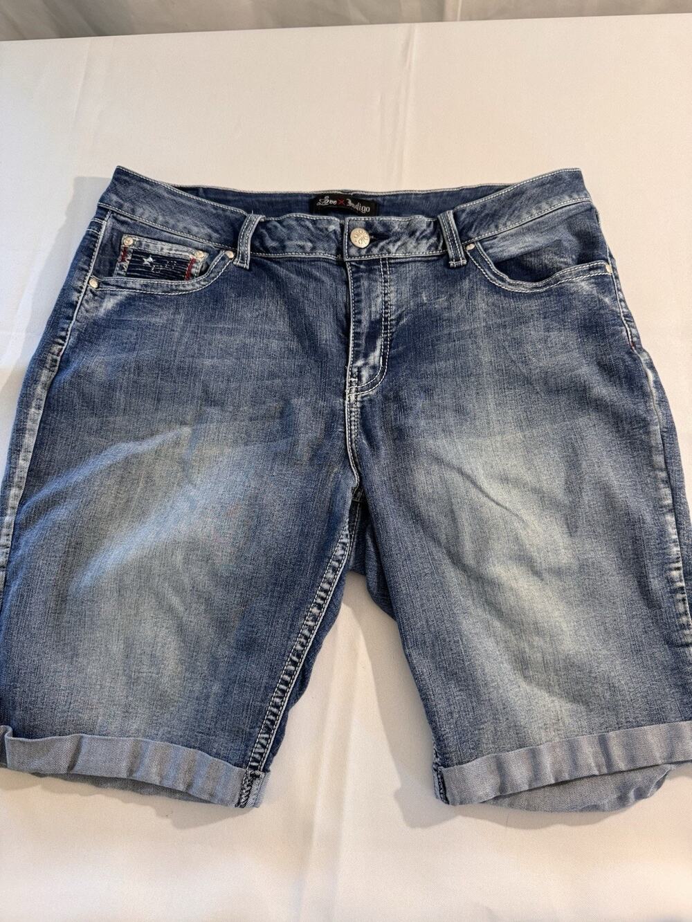 Love Indigo Size 16 womens Shorts Cuffed Embroidered Rhinestones Lite Wash Y12